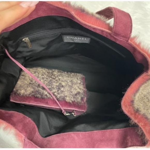 *SOLD* CHANEL RABBIT FUR TOTE WITH POUCH - Picture 3 of 4